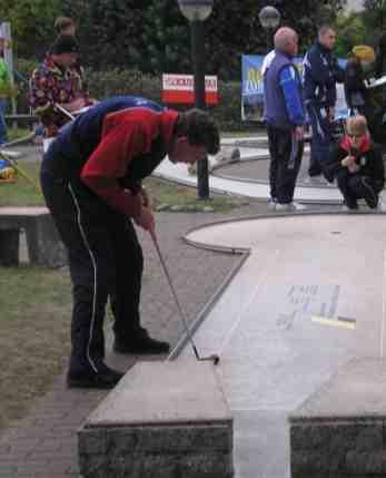 113 122 1 Uitslag Heren Trijn Hatzmann in actie op de heuvel. PL. 9. 10.