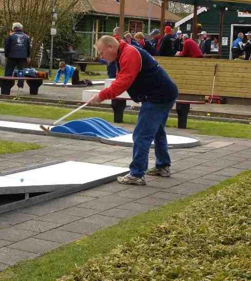 Medemblik, dat is weer eens iets anders!! 6. Wat is je favoriete bal? Dat zijn verschillende, niet 1 bal speciaal 7. Wat is je persoonlijk record op afd. 1(vilt of beton) en op afd.