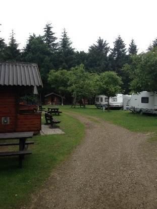 Rust en natuurcamping Beek en Hei; 21 juni 2016 Camping Beek en Hei is een gevarieerde camping met zo n 100 kampeerplekken bestaande uit door hagen gescheiden plekken, vrije kampeerplaatsen in een