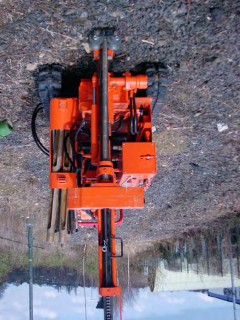 Standaard machine De standaard machine bestaat uit een draagmachine met een opklapbare en hydraulisch verstelbare makelaar, belasteenheid