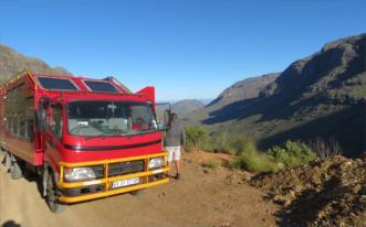 Dag 3: Cape Town ca 160 km, ca 6 à 8 uur (-) Om 8 uur s morgens samenkomst met de groep. Kaapstad is een van de meest schilderachtige steden, in de schaduw van de majestatische Tafelberg.