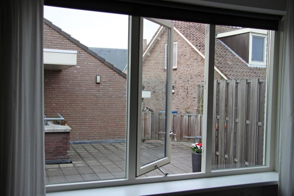 Slapen Vanuit de gang heeft u toegang tot de twee slaapkamers,