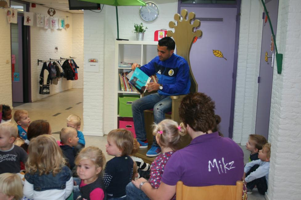 Bruintje Beer en de Stichting RKC werken samen in het kader van de Kinderboekenweek 2012! Het thema van de Kinderboekenweek is Hallo Wereld.
