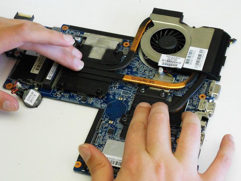 Dit zorgt voor een goede verbinding tussen de koellichaam en het moederbord. Follow the steps in reverse order to reassemble. Once you have reassembled the laptop, your repair is complete.