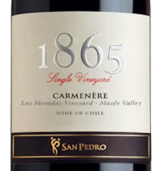 *** 1865 Single Vineyard Carmenère 2011 100% carmenère uit Maule. Van hellingen met dunne, rotsachtige, alluviale bodems, die omgeven zijn door heuvels.