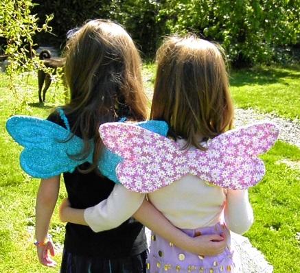 Jullie lopen een elfentocht door het bos met leuke opdrachtjes en kleine spelletjes en jullie gaan op zoek naar