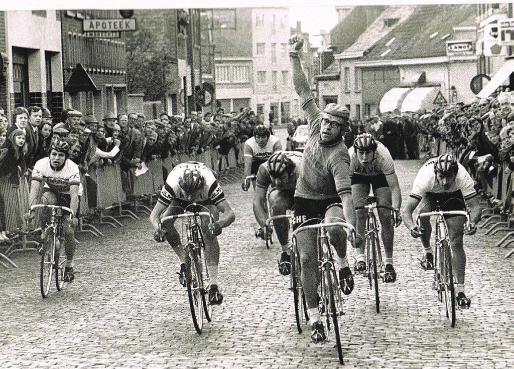 RONDEVANLIMBURG is dé oudste wielerklassieker van Nederland. De Omloop van de Maasvallei wordt al jaren gezien als een zware omloop voor startende renners.
