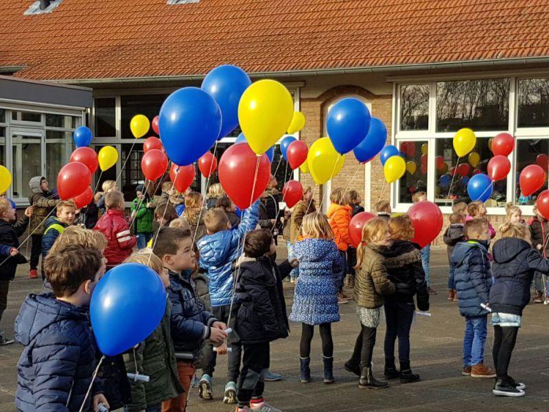 BALLONNENWEDSTRIJD Op 23 december heeft er een ballonnenwedstrijd plaatsgevonden i.v.m. het 65-jarig bestaan van de school. De ballonnen zijn vooral gevonden in de richting van Venlo en Essen.