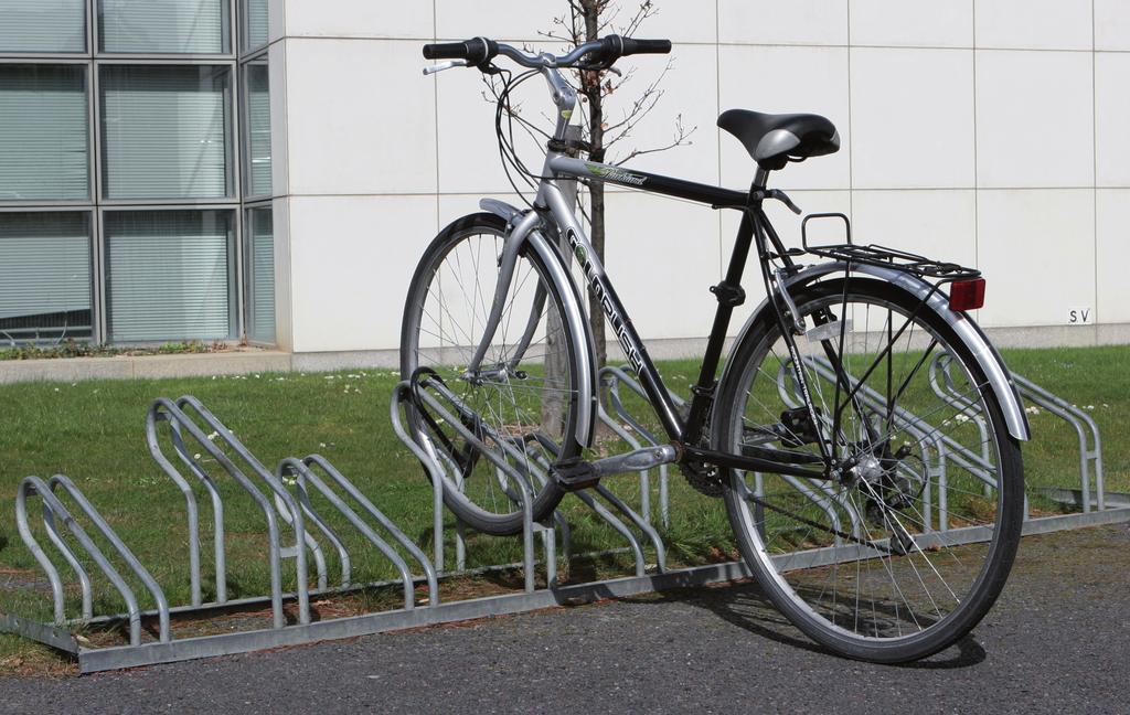 voordelen De A-11 is een fietsparkeersysteem voor allerlei soorten fiet- technische gegevens sen zoals stads- hybride-, race- en ATB-fietsen, uitzonderin- Constructiegegevens gen daargelaten.