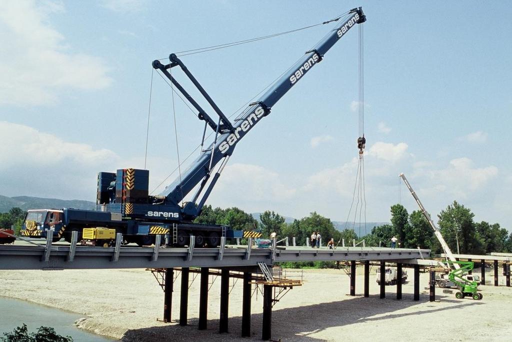 Fase 1: 18 april juni 2017 Bouw tijdelijke brug naast E40: Talud voor en na de bruggen verbreden aan