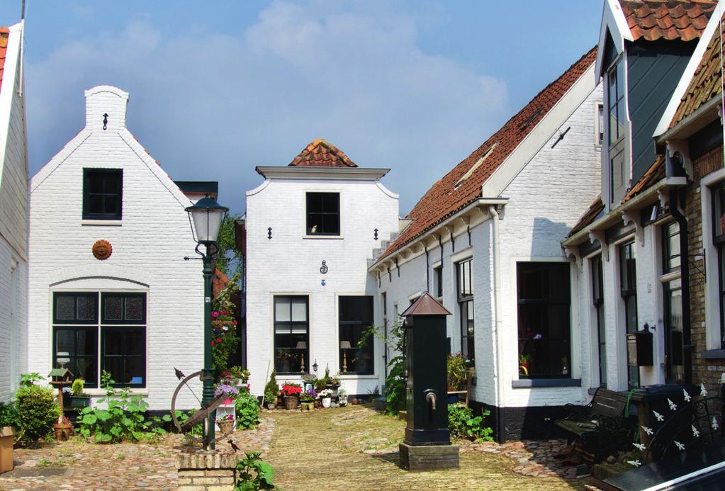 Texels hoofdstad het centrum van Den Burg Kaart: D 8; stadsplattegrond: blz. 38 2 à 4 uur Duur: Op mooie zomerdagen heeft dit anders wat slaperige plaatsje een welhaast mediterrane uitstraling.