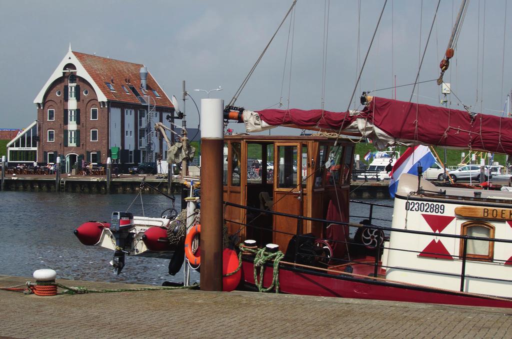 Den Burg en Oost-Texel De haven van Oudeschild met het karakteristieke pakhuis De Fietsroute Texel van Natuurmonumenten is 35 km lang en richt zich voornamelijk op de Waddenkust en de vogelgebieden;