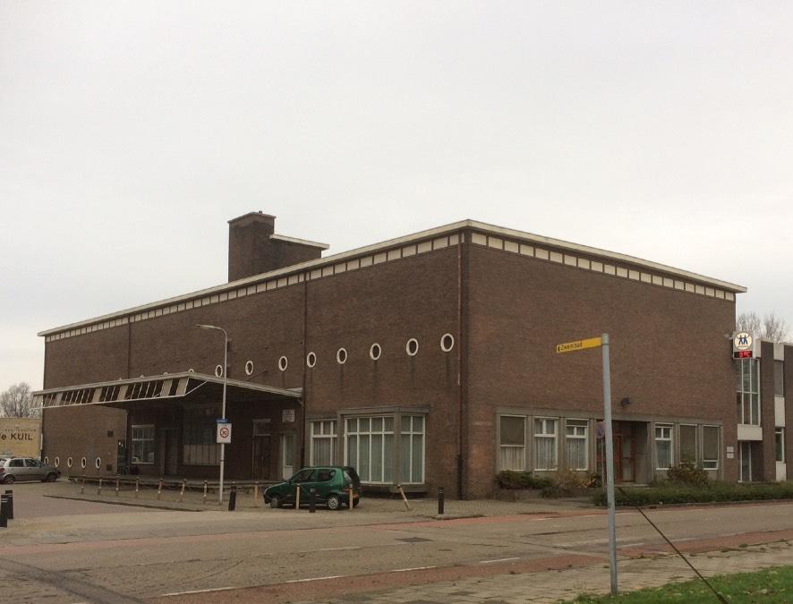 B346 Willem de Zwijgerstraat 10, Bodegraven Typologie: Bedrijfspand/kaaspakhuis Beschrijving: Op de hoek van de Willem de Zwijgerstraat en de Sportlaan gelegen bedrijfspand van Noordhoek & Zn onder