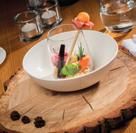 Culinair genieten Amusediner 49,50 (Per tafel te bestellen - Twee gerechtjes per gang) Rosbief van tonijn met sesamzaadjes en