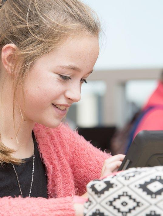 De jeugdarts Nadat leerlingen een gesprek met de assistente van de jeugdarts hebben gehad, kan een aantal leerlingen worden uitgenodigd op school de jeugdarts te komen voor nader onderzoek.