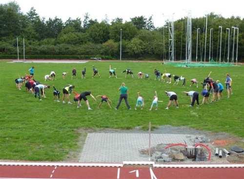 REGELS vr het VEILIG en VERANTWOORD GEBRUIK van de ATLETIEK ACCOMMODATIE Binnen de atletiekwereld gelden er vr het trainen p de atletiekpiste diverse reglementeringen.