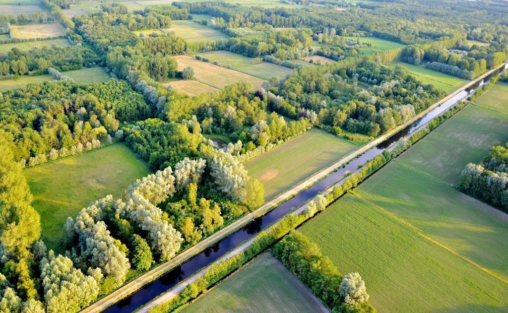 Luchtfoto van de Stekense vaart.