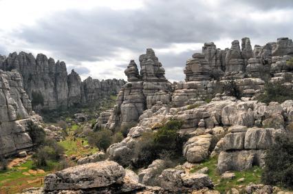 Antequera Vandaag is het een combinatie van stadsbezoek en het genieten van een uniek landschap. Antequera is gedomineerd door het grote Moorse fort op de top van een kleine heuvel.