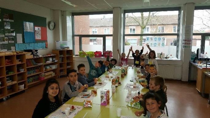 moeilijk is - het ook best spannend vonden om helemaal naar de andere kant van De Komeet te wandelen - het heel gezellig vinden om samen cake te eten - eitjes zoeken een feestje