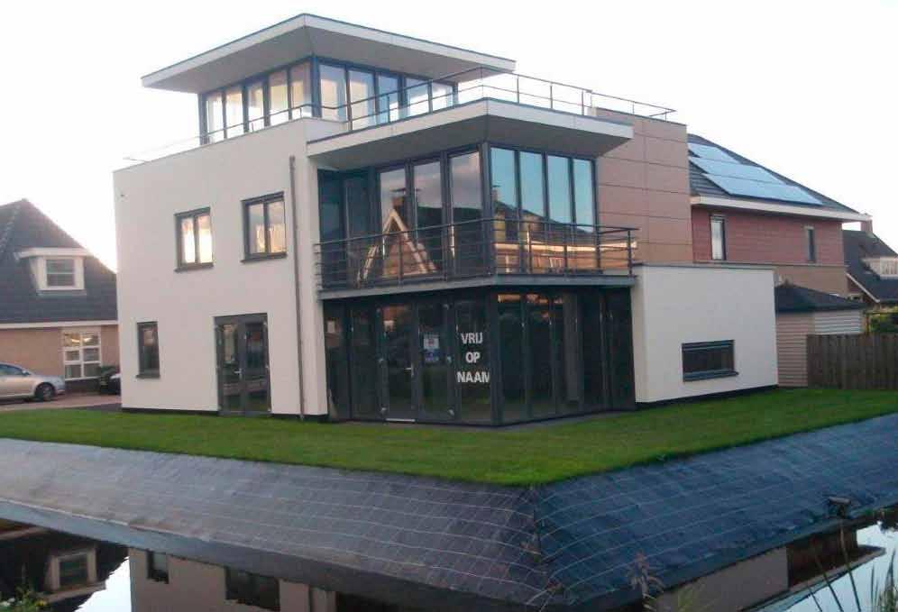 Agata de Bruynkade 13 Rotterdam Vrijstaande villa Moderne strakke bouwstijl Kelder van ca.