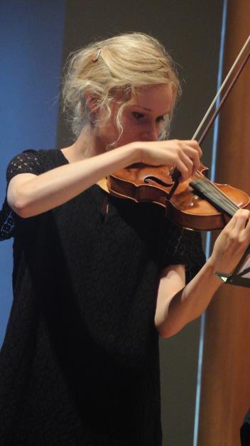 Lena Rademann has been educated at the musicians' boarding school Musikgymnasium Belvedere in Weimar. She finished her main subject violin with the best mark.