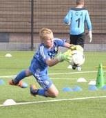 Spelhervattingen: Positionele opstelling voor en in het doel bij hoekschop, vrije trap en penalty.