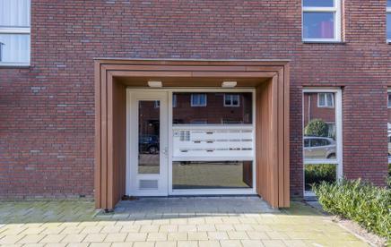 Indeling In een kleinschalig appartementengebouw "Symfonie" gelegen 3-kamer appartement met een fijn zonnig terras op het westen.