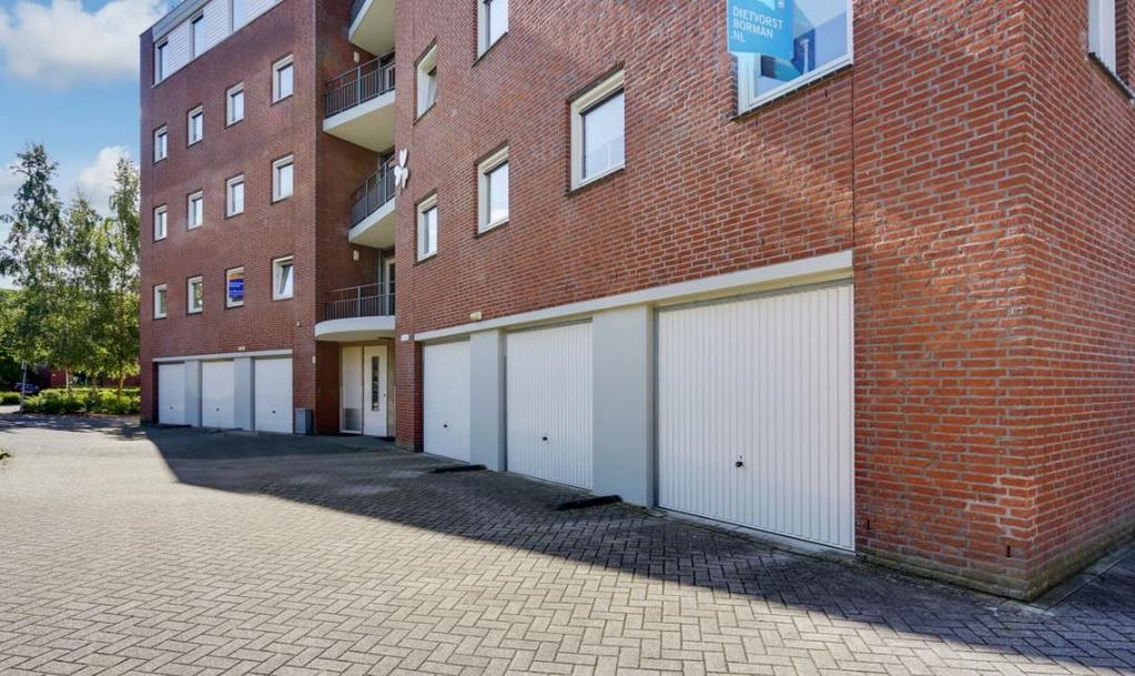 Te koop: Burgemeester van Gilsstraat 39 te Breda Garage/berging: Het appartement heeft een eigen inpandige garage/berging van ca. 3.45x7.30 m. (ca.