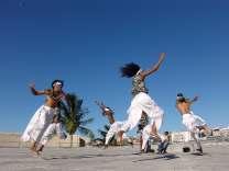 Creativiteit en hobby s Dans en muziek Afrikaanse dans Afrikaanse dans is tegelijkertijd inspannend en ontspannend. Het is een universele manier van dansen, krachtig, intensief en natuurlijk.