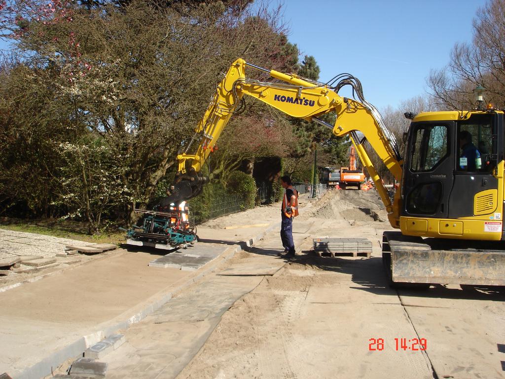 Lopende zaken Nieuwe riolering De rioleringswerkzaamheden in Oud Kijkduin zijn in volle gang. Er is echter ten opzichte van de (reeds aangepaste) planning, zoals die in onze krant van april 2011 (nr.