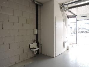 Betegelde toiletruimte Trap naar 1e verdieping Gehele pand is elektrisch verwarmd Elke ruimte is voorzien van TL-verlichting en voldoende