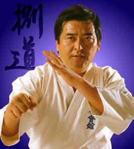 Karate Historie Als de voorloper van Karate wordt tote, met een lange geschiedenis op het eiland Okinawa, gezien. Verboden door de heersers moest het in het geheim beoefend worden.