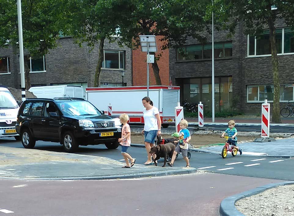 Betere oversteekbaarheid voor voetgangers en fietsers Een goede kwaliteit voor voetgangers en fietsers is wenselijk, omdat lopen en fietsen gezond is, het is een duurzame vorm van mobiliteit en het