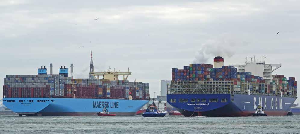 HALFJAARBERICHT 2017 OVERSLAG HAVEN ROTTERDAM NEEMT 3,9% TOE Groei vooral door containers (+9,3% in TEU) Verschillende grote investeringen aangekondigd door bedrijfsleven en Havenbedrijf Omzet