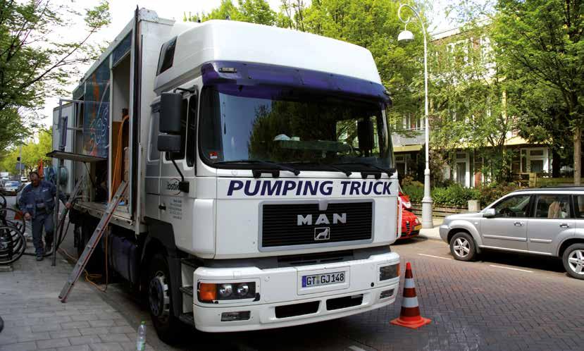 BOSTIK PUMPING TRUCK MET VEEL MEER GEMAK EEN SPIEGELGLADDE VLOER HET WERKEN MET DE BOSTIK PUMPING TRUCK BIEDT U DIVERSE VOORDELEN!