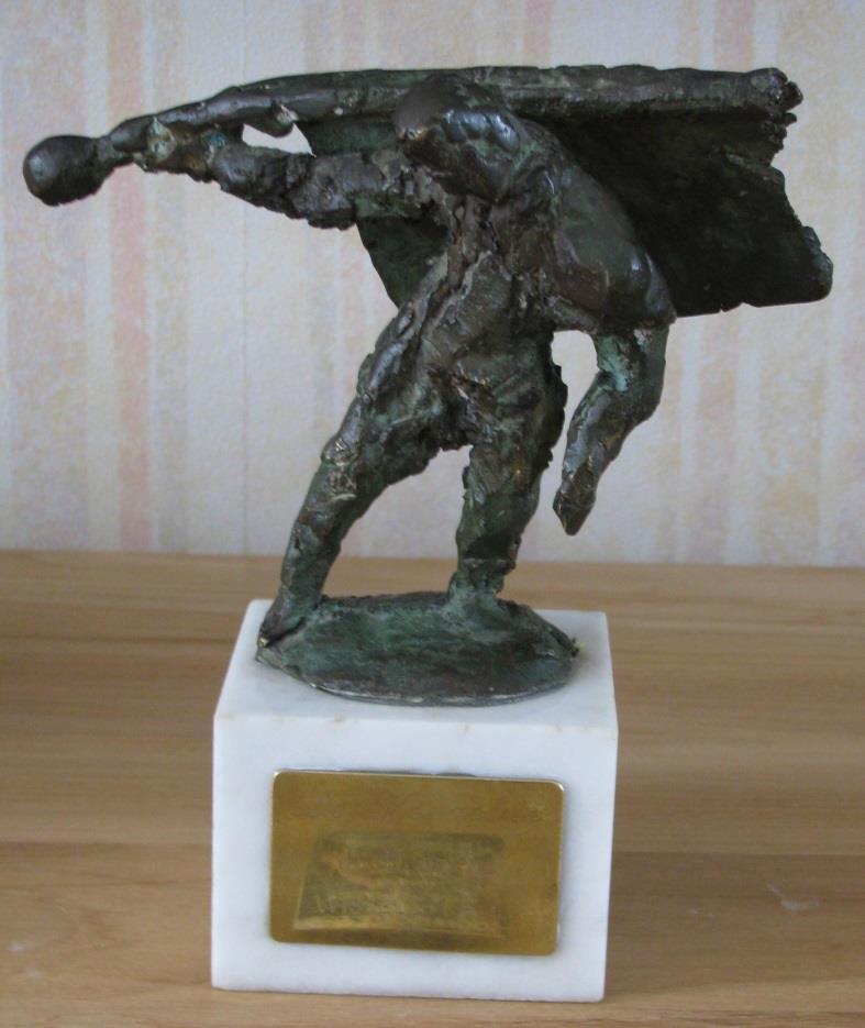 Jan van Dooren wisseltrofee De Vendelier Deze wisseltrofee is in 1996 aan de geschonken door Gildebroeder Jan van Dooren toe hij 65 jaar lid was van het Gilde St. Catharina Strijp.