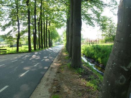 BOUWKAVEL Vrijstaand landhuis mogelijk van 660 m³ en 75