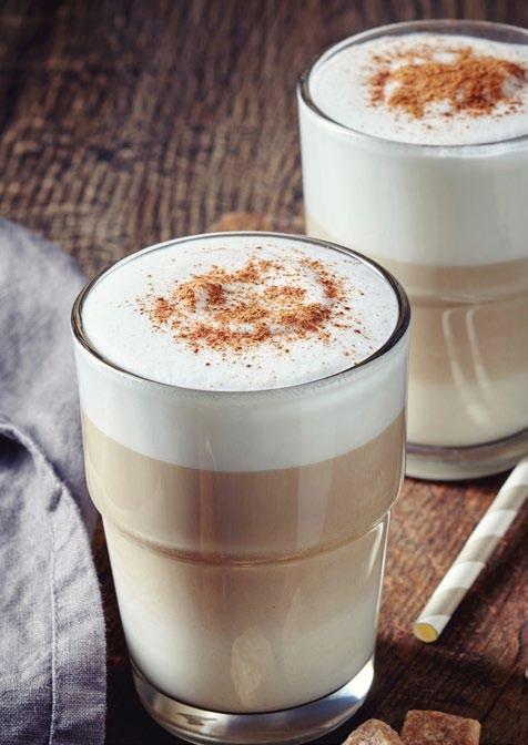 warme koffiechocolademelk Ingrediënten voor 1 persoon 250 ml magere of halfvolle melk 1 eetlepel bruine suiker 1 eetlepel cacaopoeder 1 eetlepel (cafeïnevrije) oploskoffie Ook nodig steelpan met