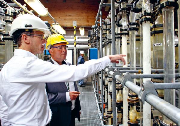 FUNDAMENT TOEKOMST STRATEGIE VERTALING TOEPASSING UITVOERING Chemiebedrijf Sachem gebruikt jaarlijks zo n 54.000 m 3 drinkwater van Vitens voor productie en producten.