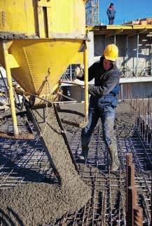 2 Krachten in constructies Bouwmaterialen kiezen Een huis is ook een constructie waarin trekkrachten en drukkrachten optreden.