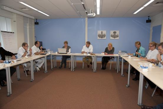 1.2 Centrale opleidingscommissie (COC) Alle opleiders en plaatsvervangend opleiders van alle medische vervolgopleidingen zijn verenigd in de Centrale opleidingscommissie.