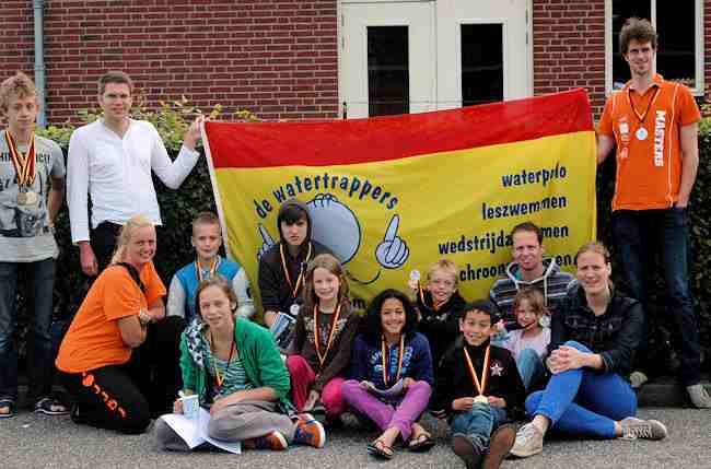 16 dan ook uitgeslapen bij het ontbijt. Iedereen ging met een medaille terug naar huis, nadat we onderweg nog even stopten bij de grote gele M. Het was een geslaagd weekend!