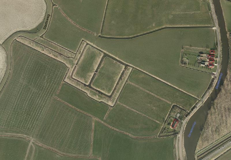 Behoudens deze ingraving en de verwijderde bovenlaag is de wierde gaaf. Het tweede archeologische rijksmonument bij Hemert is een terrein waarin een wierde ligt met als datering Late-IJzertijd.