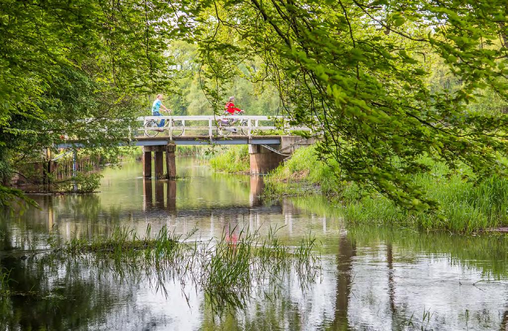 terwijl de binnenbocht verzand en steeds ondieper wordt. Vanaf het punt waar het Zeegserloopje in het Schipborgsche Diep uitmond wordt de beek Westerdiep genoemd.