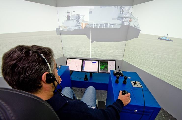 Compact Manoeuvring Simulators (CMS) The four Compact Manoeuvring Simulators can be divided into: Two cubicles with 3 degrees visuals and rear-view monitor Two CMS with 18 degrees visuals and