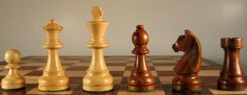 Basisspelregels Artikel 1: Aard en doel van het schaakspel 1.1 De schaakpartij wordt gespeeld tussen twee tegenstanders die hun stukken verplaatsen op een vierkant bord dat schaakbord wordt genoemd.