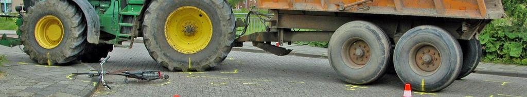 VERKEERSVEILIGHEID LANDBOUWVOERTUIGEN 1987-2012 6 Aard ongevallen met landbouwvoertuigen Dit hoofdstuk gaat in op de onderzoeksvraag Hoe gebeuren de verkeersongevallen waarbij landbouwvoertuigen zijn