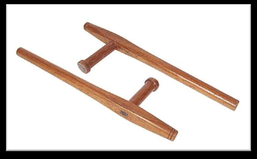 Wapens Bo De Bo is met 22 kata s het meest gebruikte wapen binnen het Kobujutsu. De Bo wordt traditioneel gemaakt van rode eik of witte eik maar soms ook van bamboe en dennenbos.