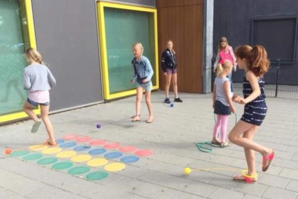 De leerkrachten zullen na het vrije pinksterweekend weer 2 dagen naar school gaan om aan de slag te gaan met de schoolontwikkeling.