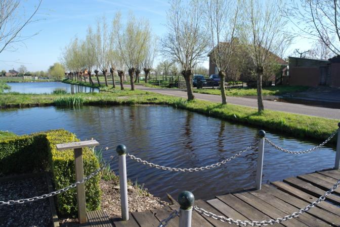 afstand te bereiken. Voor de liefhebber van rust, ruimte, natuur en vrijheid een mooi plekje.